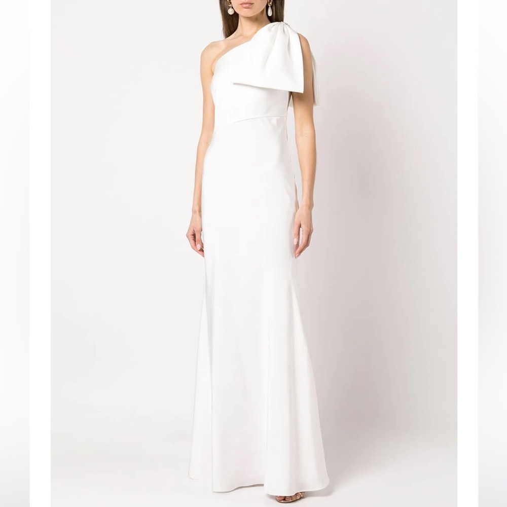 Stunning white Sachin Babi one shoulder gown
